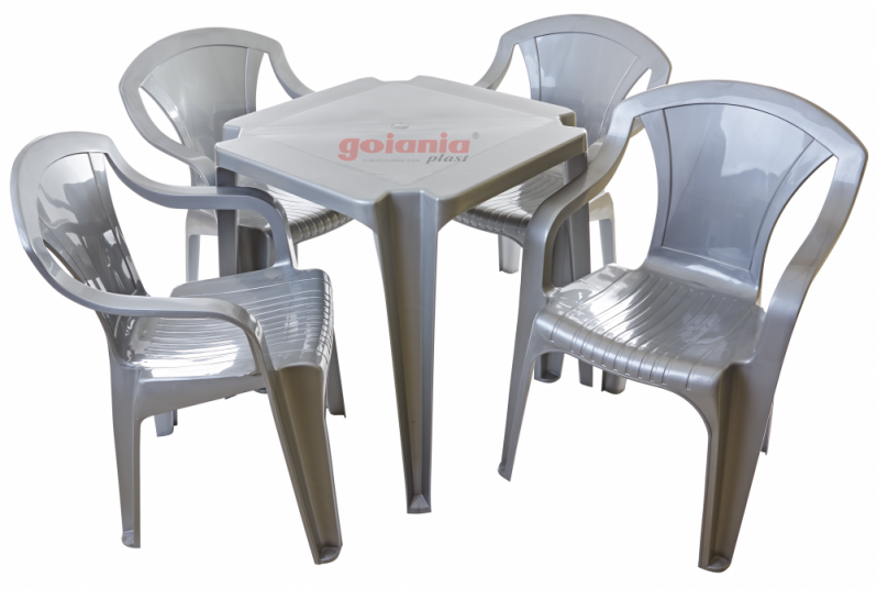 Conjuntos de Mesas e Cadeiras de Plástico