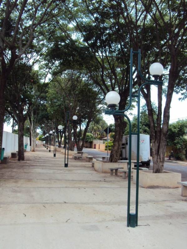 Poste de Iluminação de Praça Pública
